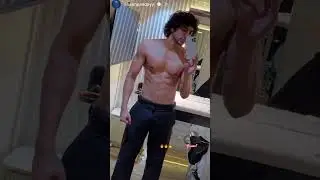 Ahaan Singapore Insta New Pics 🔥🔥 His body goal is no joke #saiyaara #ahaanpanday #aneetpadda#viral