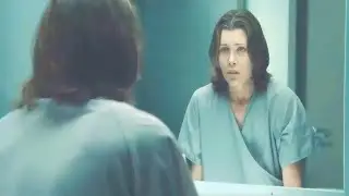 عندها مرض خطير بيخليها تشوف الناس بشكل مختلف عن الطبيعي وده بسبب القاتل الماجور اللي بيمو.ت البنات