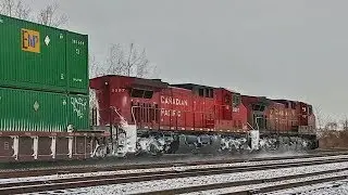 Canadian Pacific 9764 & 9597 leading CSX Q166 @ Dunkirk, NY