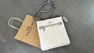 Сумка-мешок COACH Mini Rowan File Bag Crossbody CF340, белая с фиолетовым акцентом