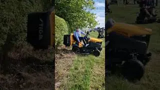 GRASS CATCHER DUMP STIGA LAWNMOWER #shorts #satisfying #youtubeshorts #asmr 1 handed grass box