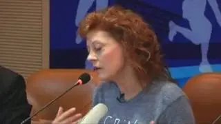 Гомес угрожают убить, а Сарандон обозвала папу римского нацистом