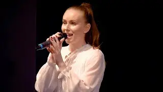 Michaela Papajová: Červený rúž (HBH-8)