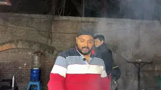 Street food in Mayur vihar phase || Trying punjabi achari chicken {the foodie pradeep}