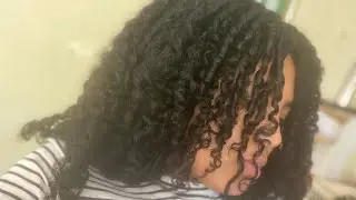 Defining curly hair, all that effort to end up with a mess 😅 . Second video