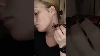 VAMPIRE BITES 🧛&zwj;♀️😬 #makeup #halloween #vampire #halloweenmakeuplook #shorts #makeuptutorial #sfx