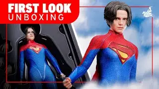 Hot Toys Supergirl The Flash Figure Unboxing | First Look