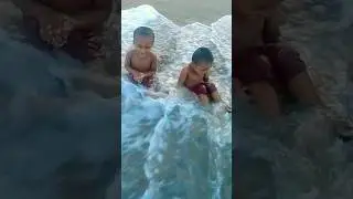 Beachனா அவ்ளோ பிடிக்கும் Asbah -Asmahக்கு.#3A #beach #twins #subscribe #shorts