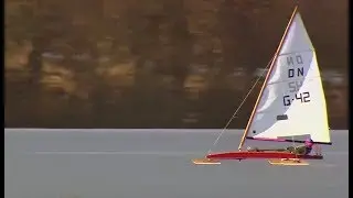 Beim Eissegeln mit bis zu 100km/h über den Einfelder See