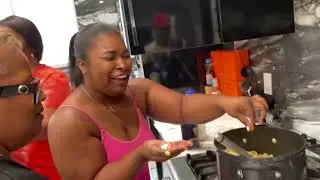 SUNDAY DINNER IN DDG KITCHEN ! SHEILA D!