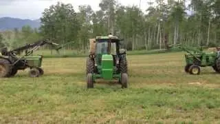 Loading Hay with the John Deere 4020 and 3020