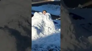 TRAPPED MY BROTHER IN SNOW!!!😀