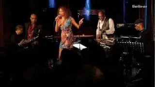 Gary Wiggins, feat. Francisca Urio 