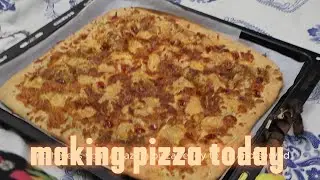 Einfaches Rezept f&uuml;r selbstgemachte Pizza, das Kinder lieben werden!