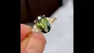 Bespoke Australian parti sapphire & diamond engagement ring, Sydney jeweller Lizunova Fine Jewels.