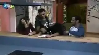 إيهاب و رفاييل و علي و هايدي يضحكو على كتابة حنان هههه