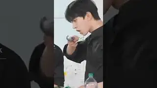 the way heeseung lick his hand #heeseung