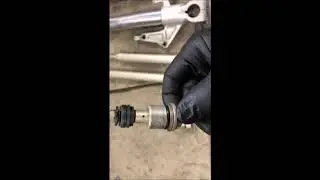 749 / 999 Showa fork cartridge fitment style and a tool to hold them.