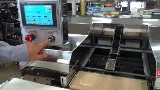 Mushroom Automatic stretch film wrapper for product packaging in preformed trays