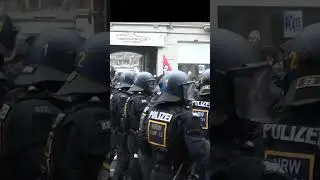 ➡️Auseinandersetzungen zwischen der Polizei und der Antifa! #police #polizei #news #demo