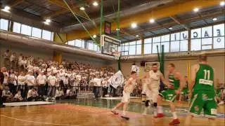 Doping kibiców Legii Warszawa podczas 2. meczu finałowego z GTK Gliwice