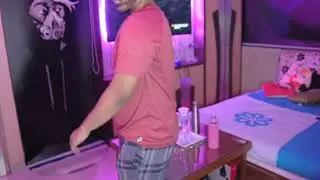 Scout doing twerk 🤣