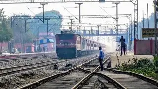 12553 Vaishali Superfast Express at Full Speed.