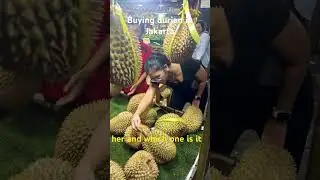 Buying durian in Jakarta 🇮🇩 #jakarta #indonesia #durian #durianindonesia #nightmarket