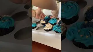 Packing cupcakes 🤣🤣 how to put cupcakes in boxes please follow us for more cakeylicious contents