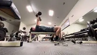 10 explosive reps of DB flat press 💪