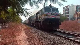 12949 Porbandar - Santragachi Kaviguru Express led by SBI WDP-4D 40176 going towards Rajkot JN.