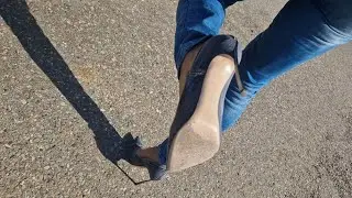 in 14cm Casadei Blade Highheels Gassi gehen Part. 1