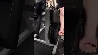 This plate loaded leg extention / leg curl is the perfect piece to pull your #homegym together.