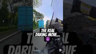 Lane Split  between 2 HeavyVehicle
