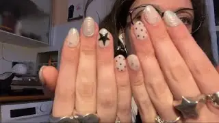 soft tapping with press on nails - asmr whispering ita