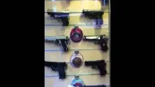 Giyoh Shey in Bazaar, Istanbul (Turkey): Guns smh
