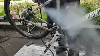 street bike cleaning shop
