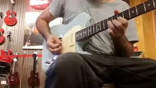 Trying a Haar guitar @Justmusic.de Berlin