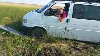 T4 Syncro Offroad  , Festgefahren im Schlamm in Kasachstan