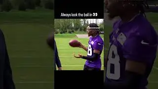 Justin Jefferson on how to catch. Always look the ball in ✅ #receiverteacher