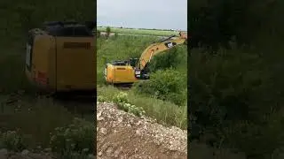Excavatorul Caterpillar - Utilaje GeoMAR &icirc;n acțiune &ndash; Muncă pe teren