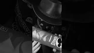 B&W Sleepy Pringles tube tapping 🥔🥫👈😴 #asmr #shorts #fyp