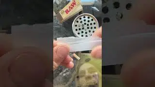 How to roll a weed leaf tip on a joint!