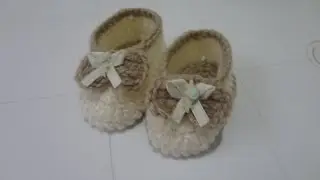 SAPATINHO DE CROCHÊ COM LACINHO