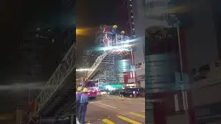 THIS IS HOW FIREFIGHTER OPERATES THE FIRE TRUCK LADDER 