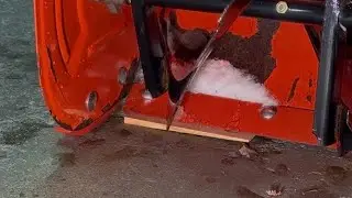 Как отрегулировать опорные башмаки на снегоуборщике Ariens 624E (с боковыми опорами)