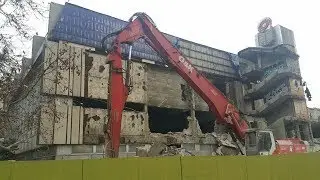&Uacute;jpesti Gy&oacute;gyf&uuml;rdő &eacute;s Uszoda bont&aacute;sa