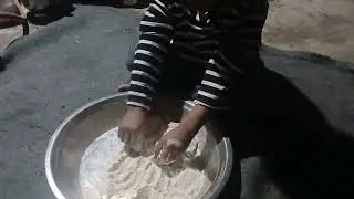 Aj ki mummy ki madad khana bnane me