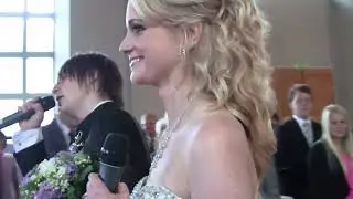 Nu är tid att leva - Klas och Sanna Norberg sjunger ingångsmusiken på sitt bröllop. Wedding entrance
