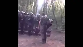Recruta sendo humilhado no treinamento do exercito